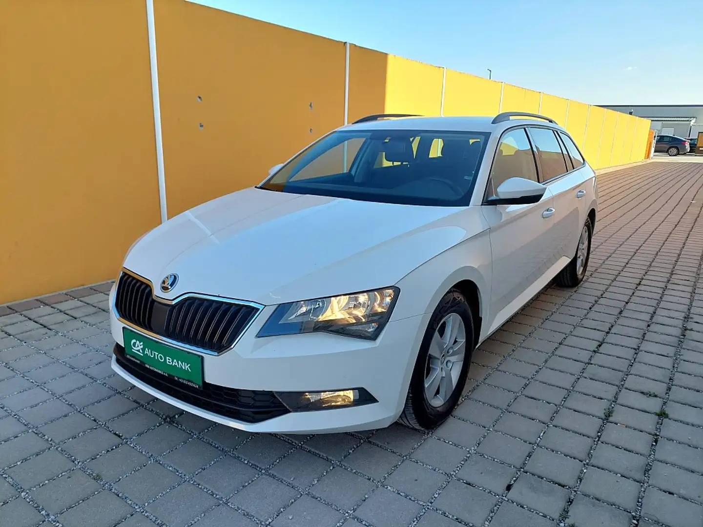Skoda Superb Kombi 2.0 TDI Active DSG Erster Besitz Weiß - 1