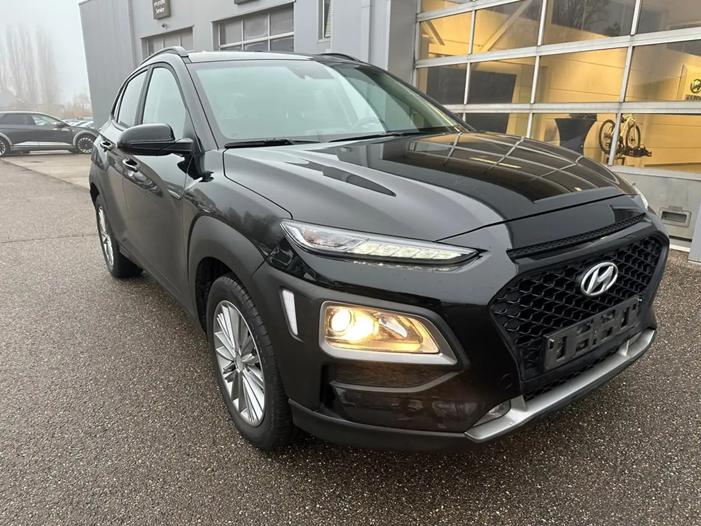 Hyundai KONA 1.0 turbo, navi, airco, carplay en android auto en Zwart - 2