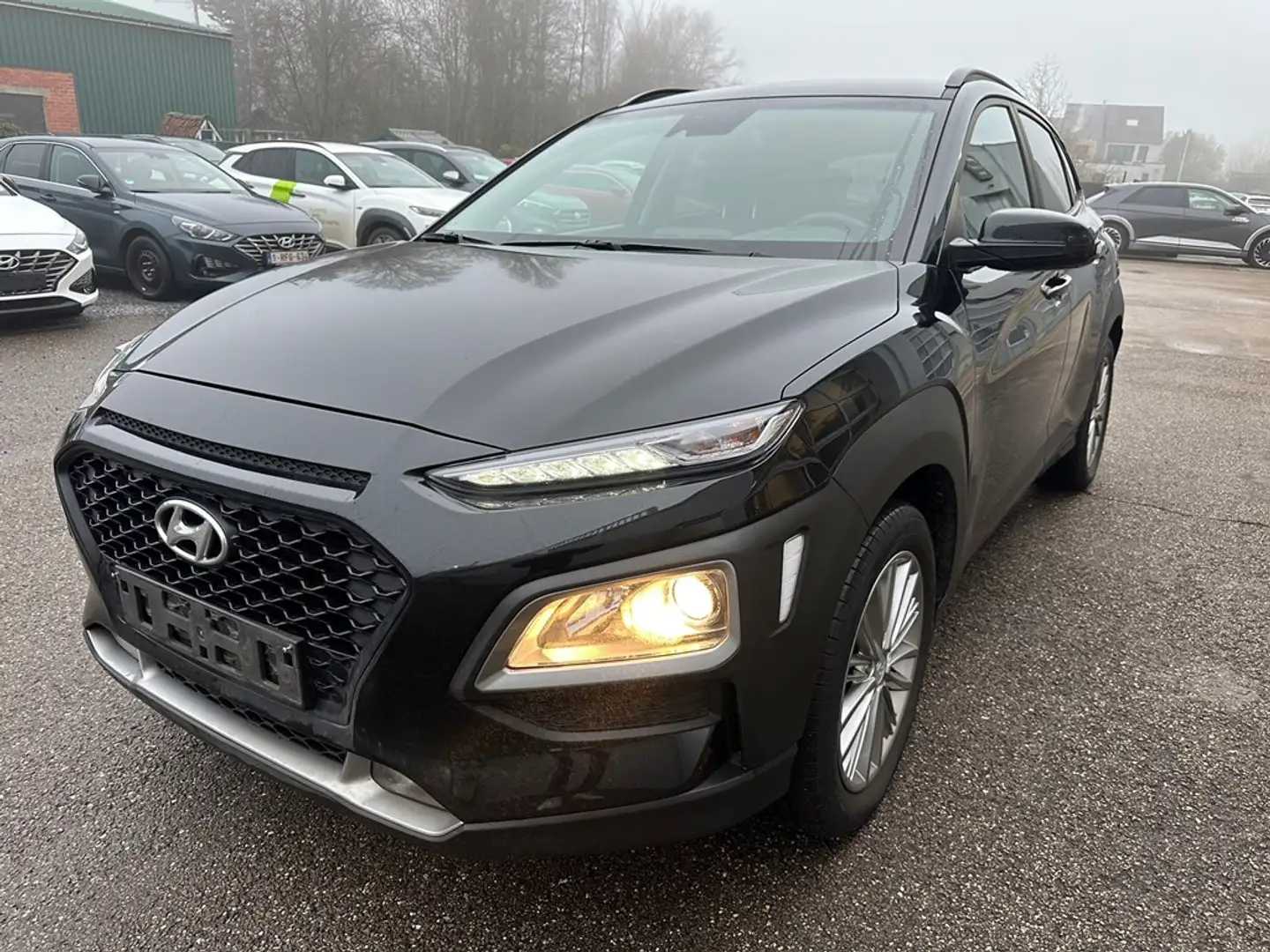 Hyundai KONA 1.0 turbo, navi, airco, carplay en android auto en Zwart - 1