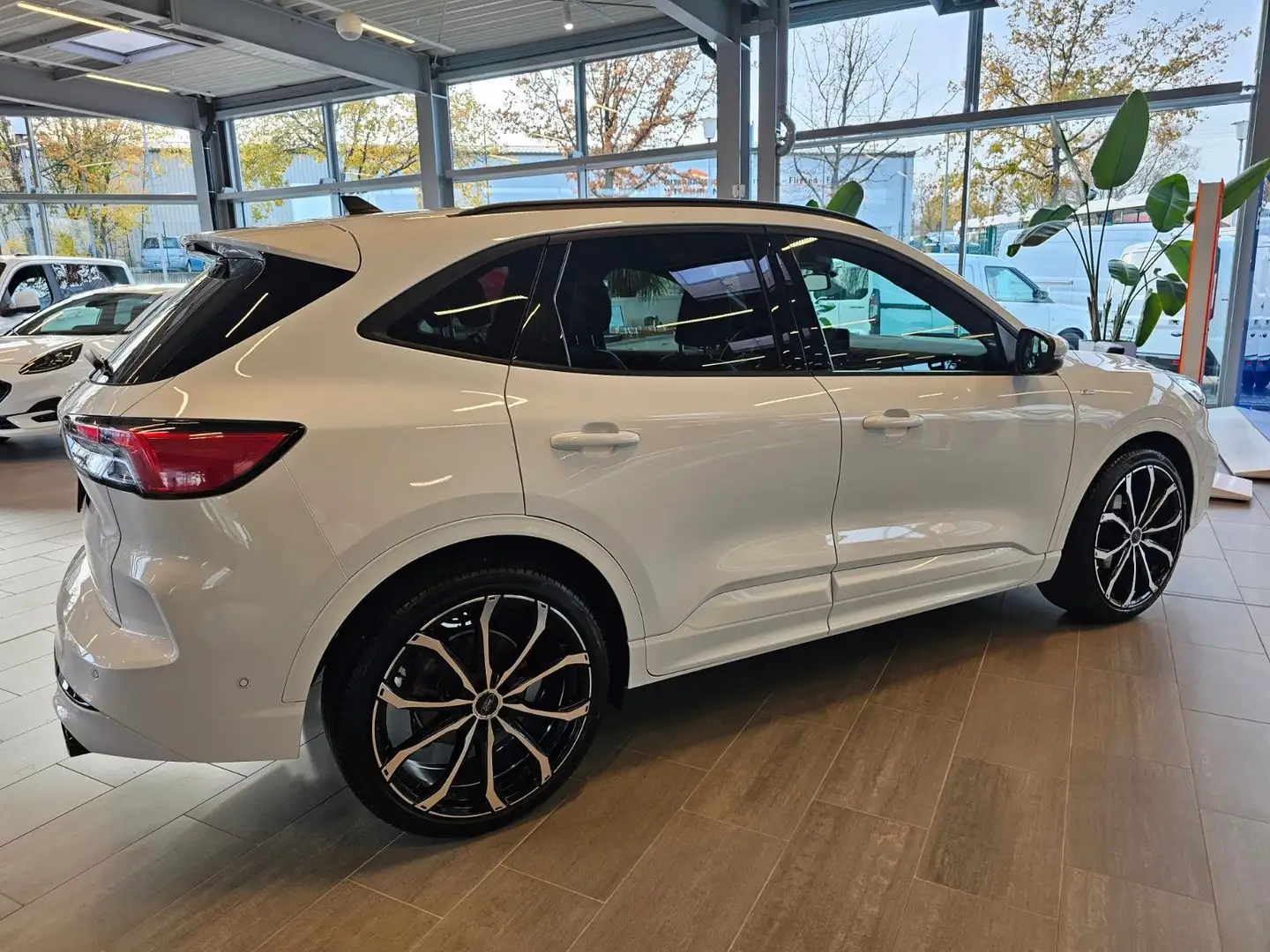 Ford Kuga ST-Line X adapt. LED Weiß - 2