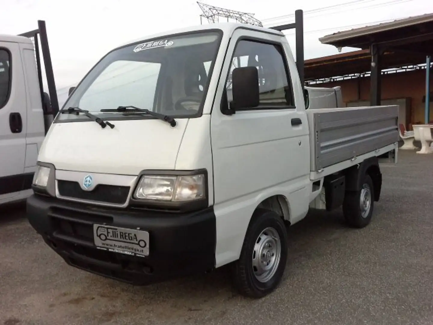 Piaggio Porter 1.3 16V 65CV PIANALE CASSONE FISSO LUNGO 2,30 M Blanc - 1