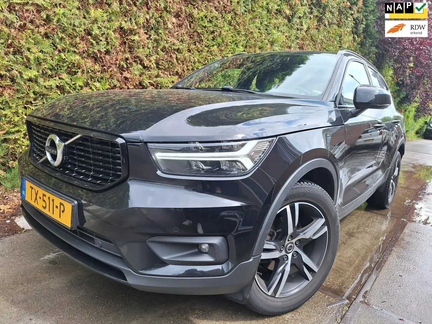 Volvo XC40 1.5 T3 R-Design Zwart - 1