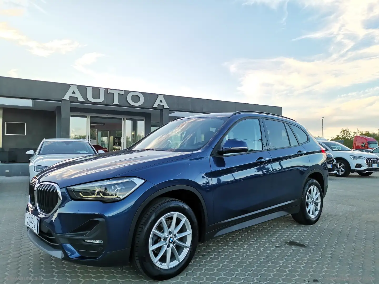 BMW X1 sDrive16d Business Advantage Blu/Azzurro - 1