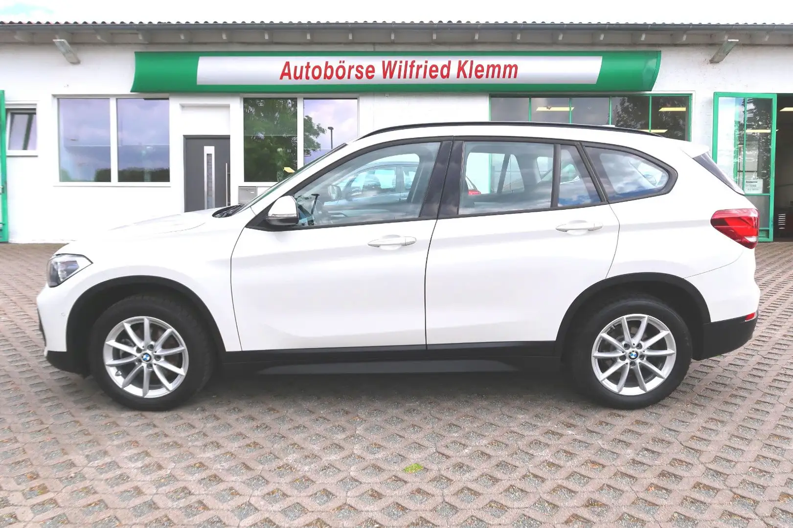 BMW X1 sDr18iAutAdvPlus"Alu"LED"AHK"Sitzh"Kamera"1Hd Weiß - 1