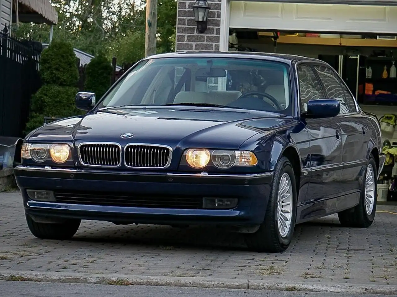 BMW 7 Series снимка BMW 7 Series