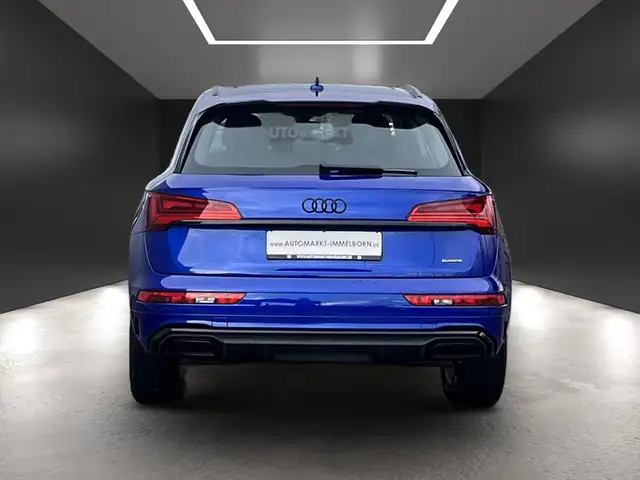 Audi Q5 view 12