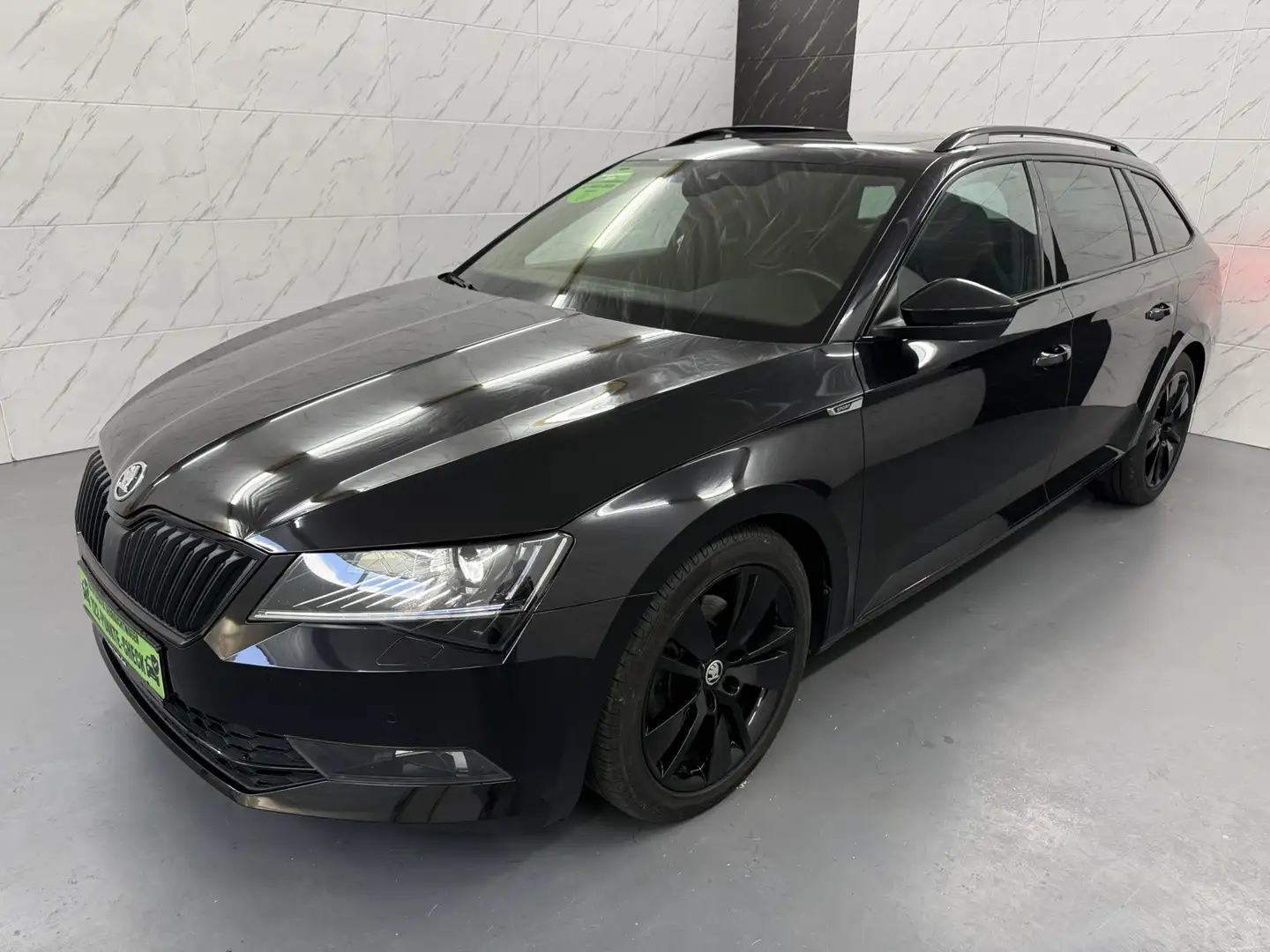 Skoda Superb Sportline+ACC+Alcantara+Pano+Bi-Xenon+Kam Schwarz - 1