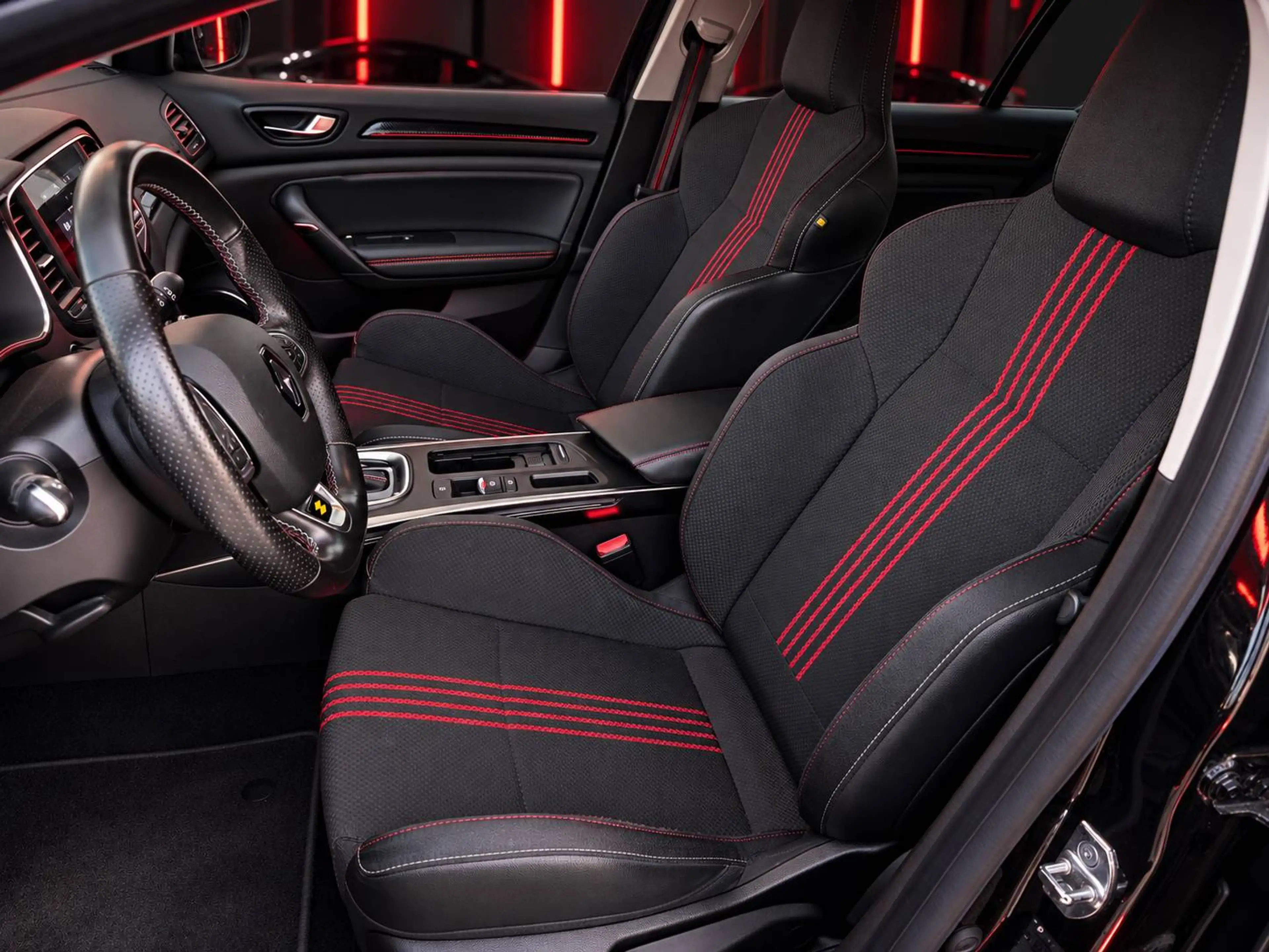 Renault Megane E-Tech 1.6 E-TECH 160 PHEV R.S. LINE — photo 8