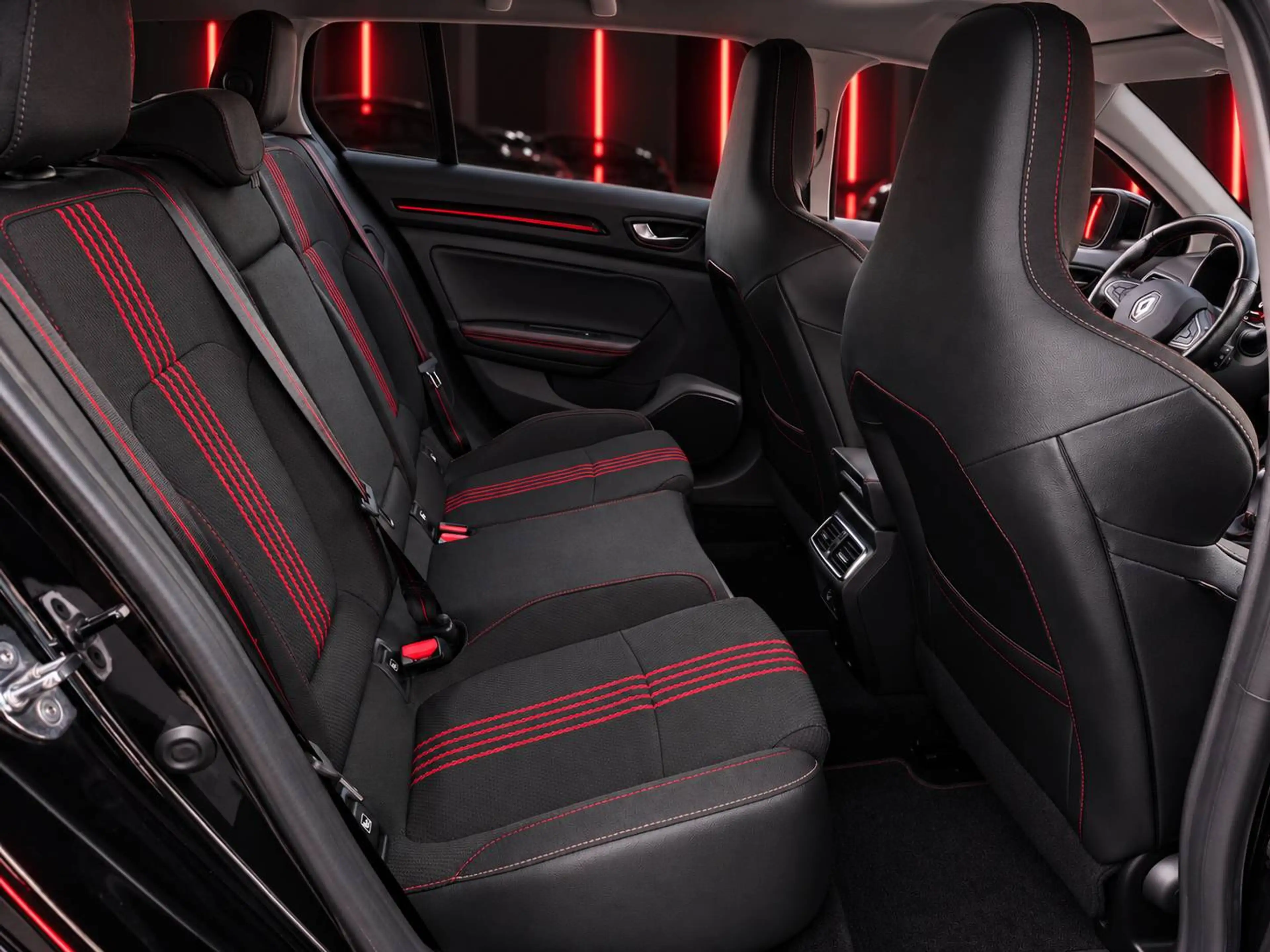 Renault Megane E-Tech 1.6 E-TECH 160 PHEV R.S. LINE — photo 9