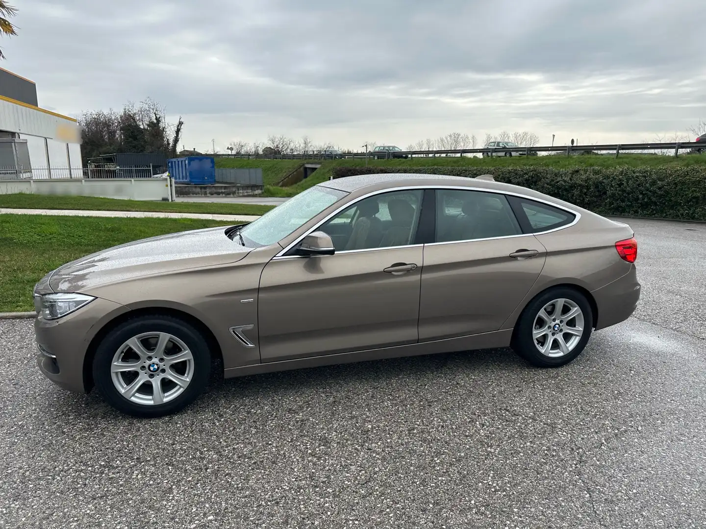 BMW 320 320d Gran Turismo xdrive Luxury Bronze - 2