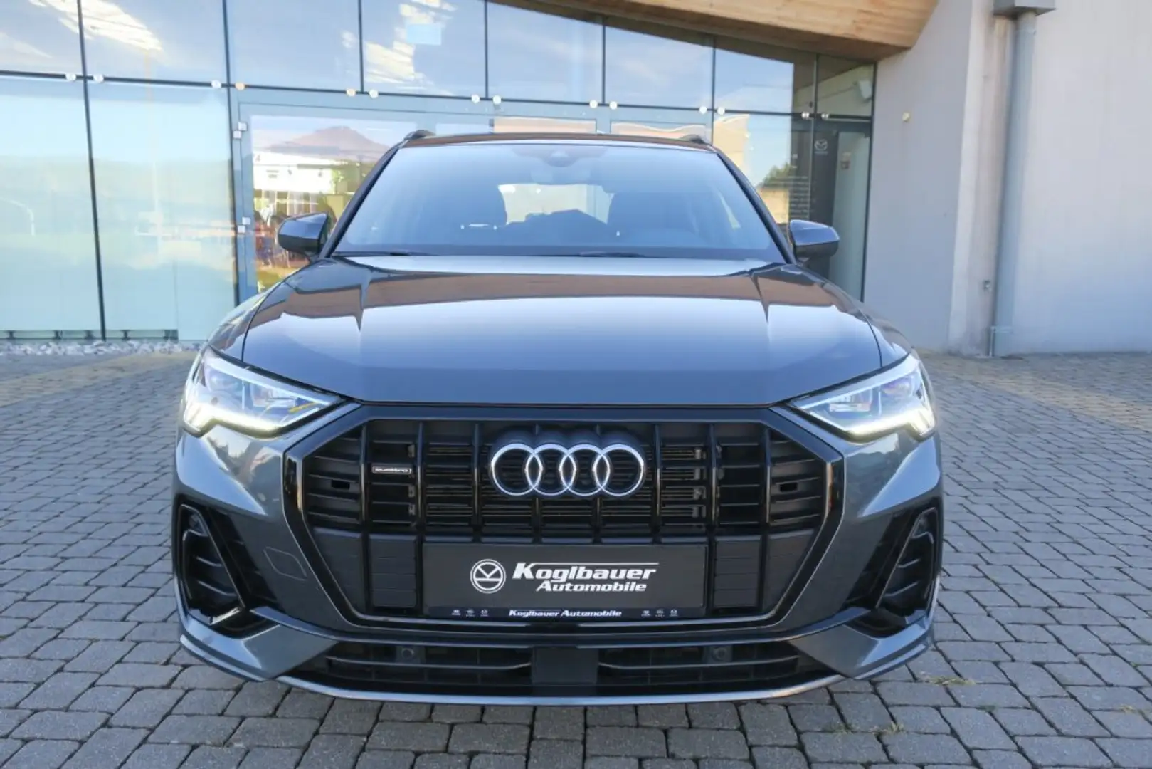 Audi A6 Audi Q3 Quattro S- Line Grau - 2