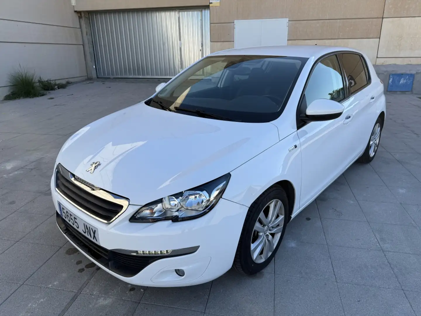 Peugeot 308 1.6 BlueHDi Style 100 Weiß - 1