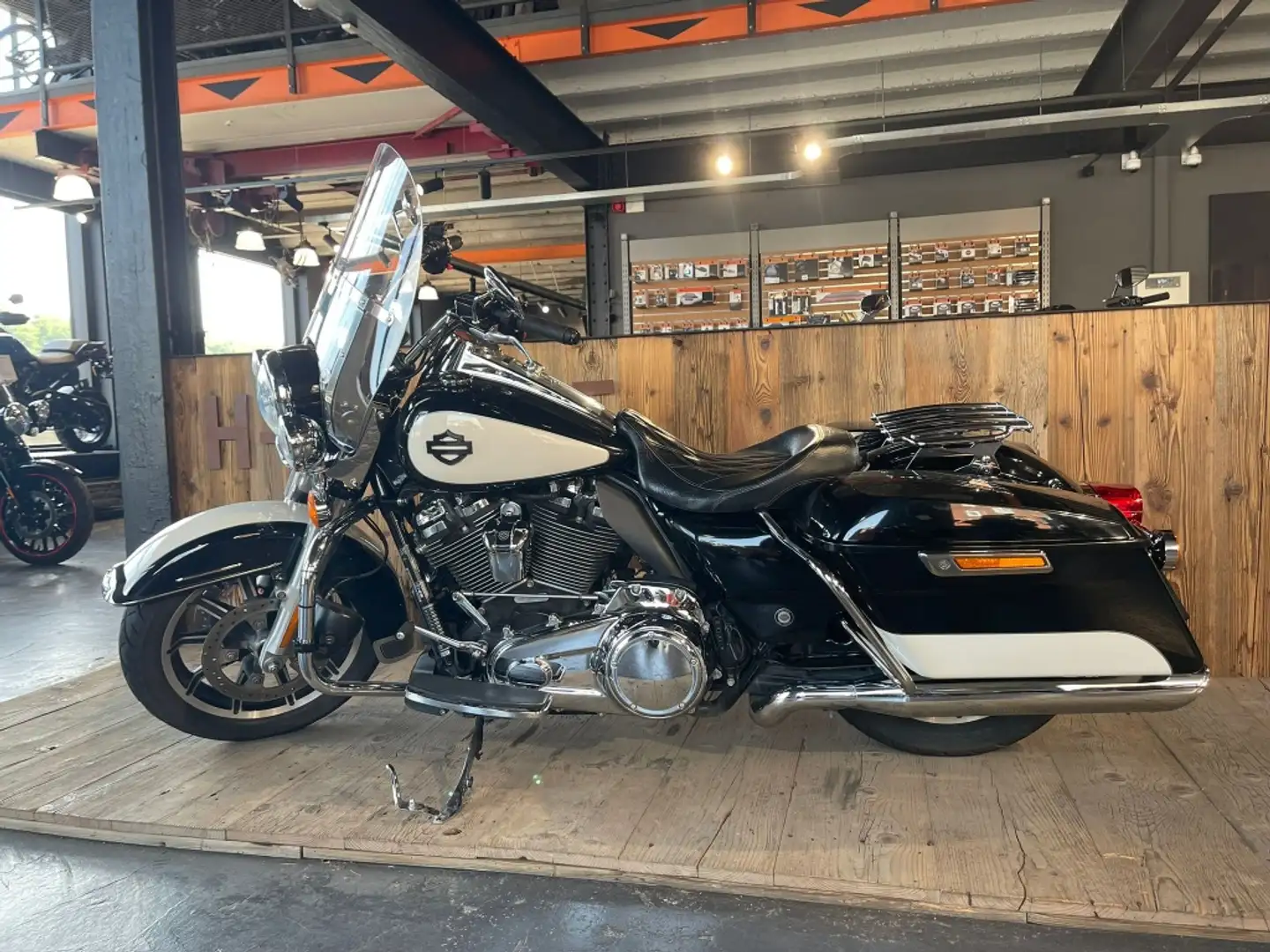 Harley-Davidson Road King POLICE TOURING Noir - 2