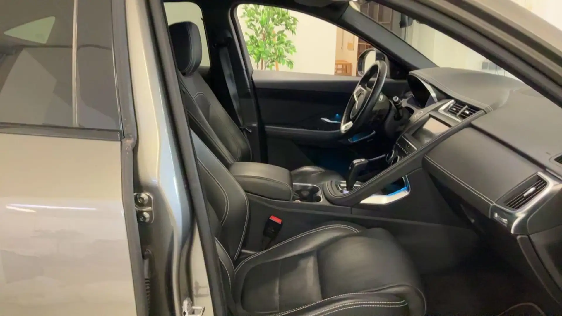 Jaguar E-Pace E-Pace D180 AWD Aut. R-Dynamic HSE Grau - 2