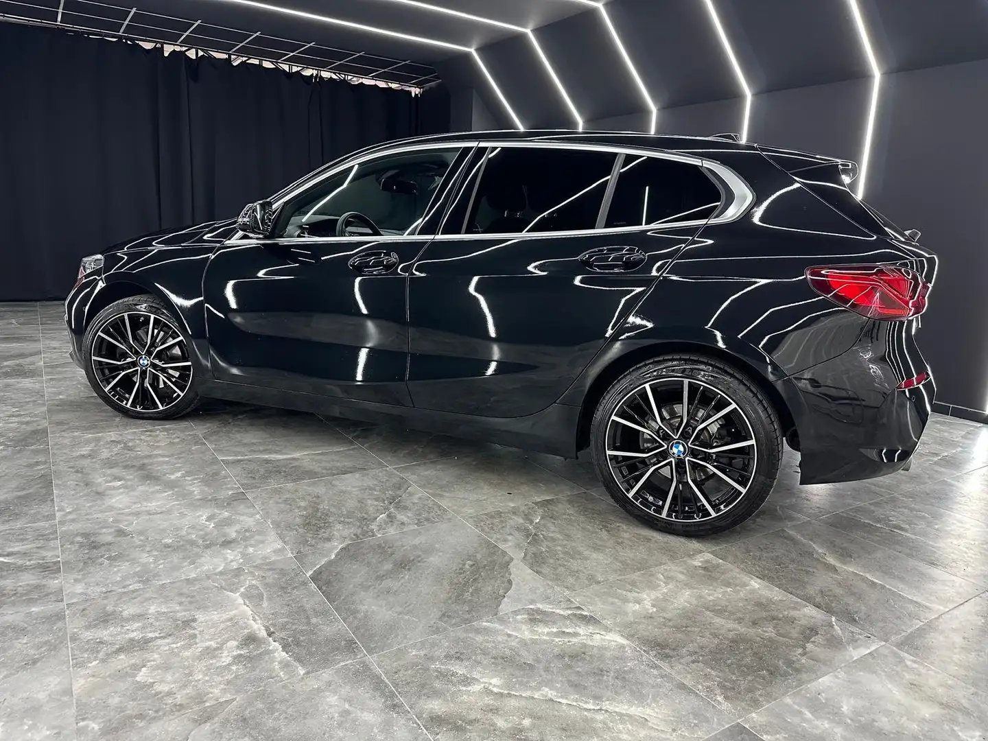 BMW 116 Serie 1 F40 116d Sport auto Nero - 2
