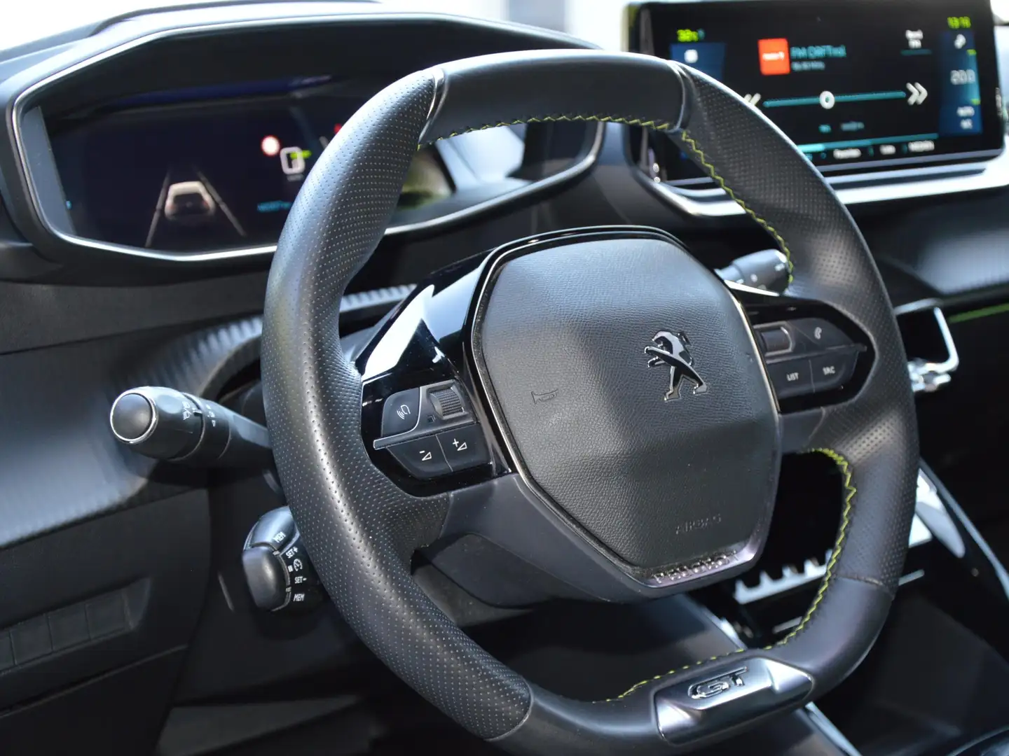 Peugeot 208 Peugeot e-208 GT 1.Besitz Navi Kamera WR ⭐ Schwarz - 2