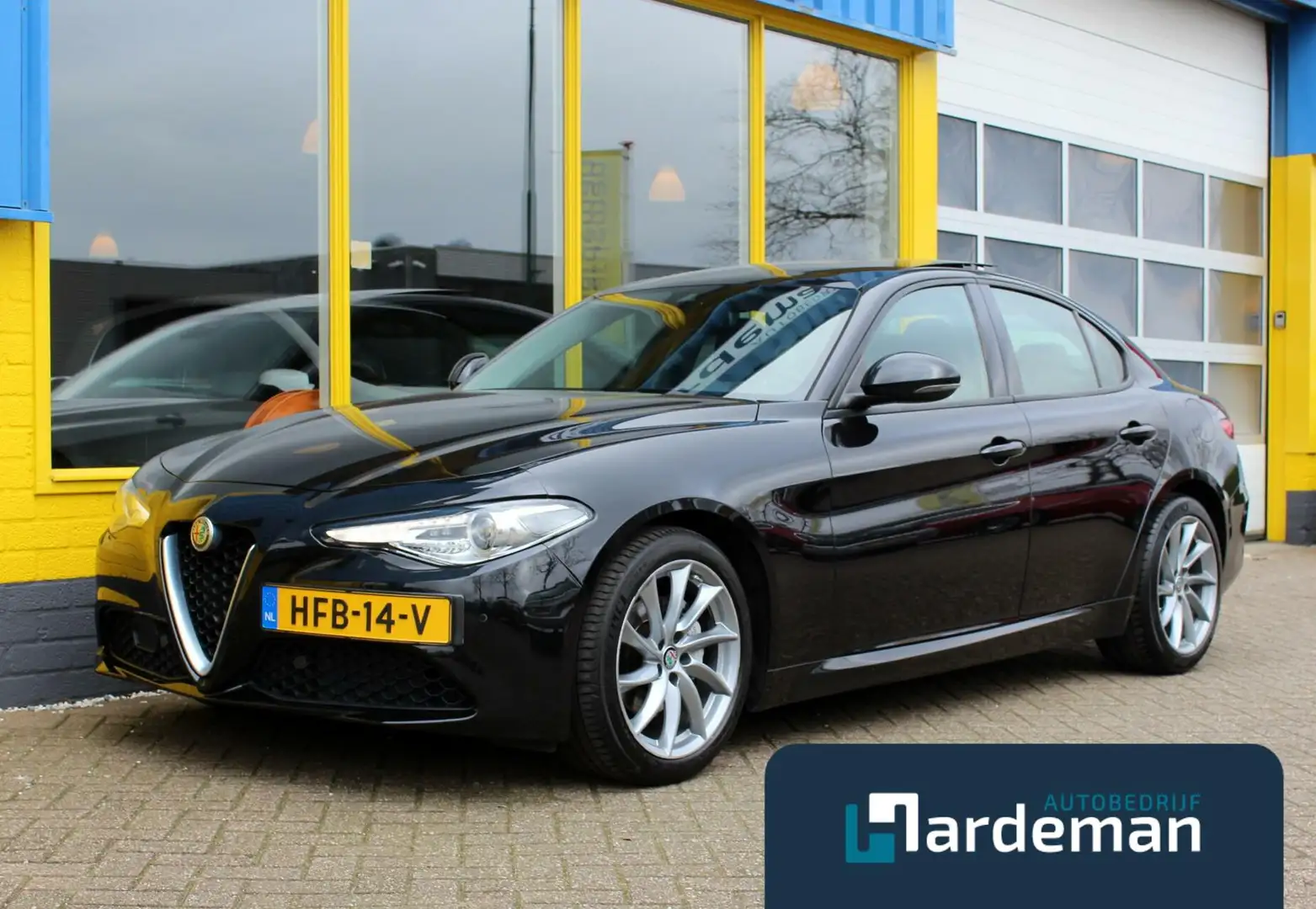 Alfa Romeo Giulia 2.0T Panorama Driver assist. Zwart - 1