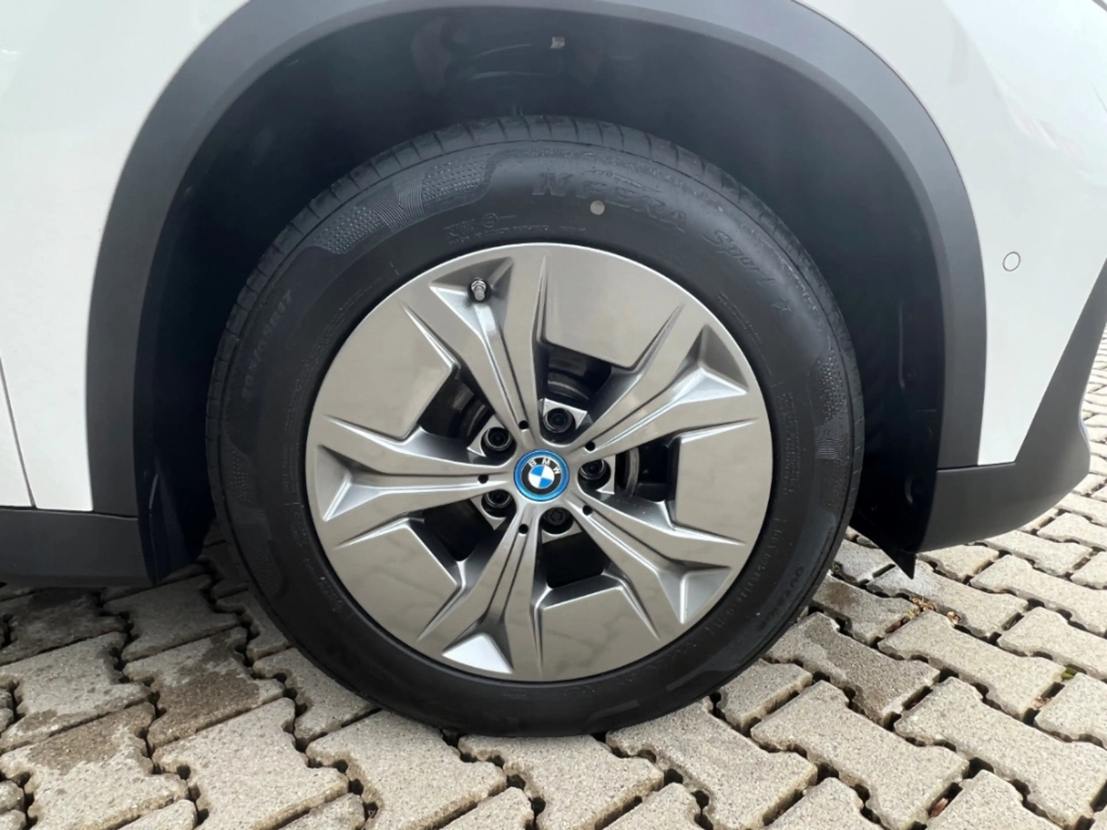 BMW iX1 xDrive 30 17''AHK Navi AdLED Parkass.AdMFahrw. Dri — photo 14