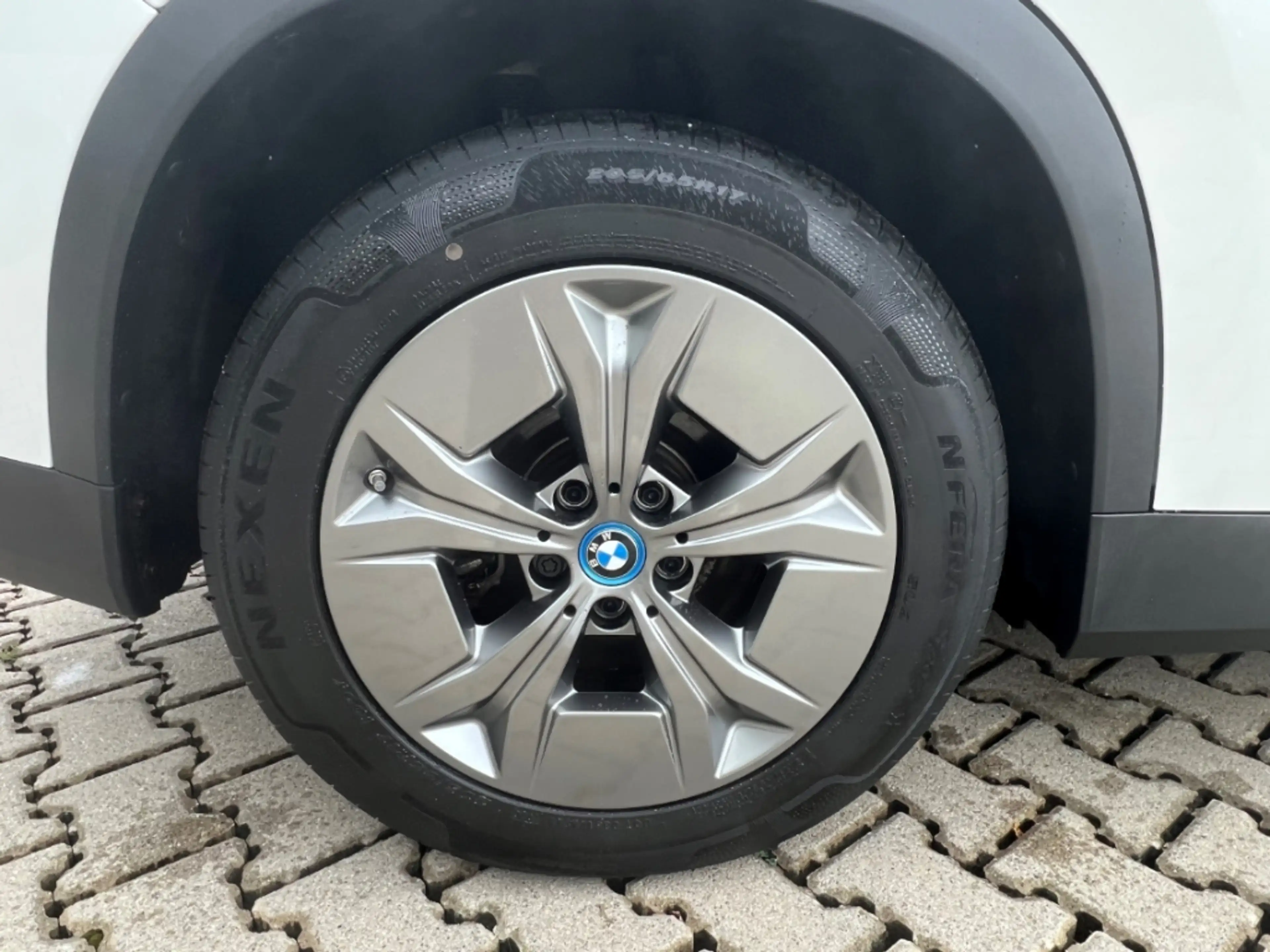 BMW iX1 xDrive 30 17''AHK Navi AdLED Parkass.AdMFahrw. Dri — photo 13