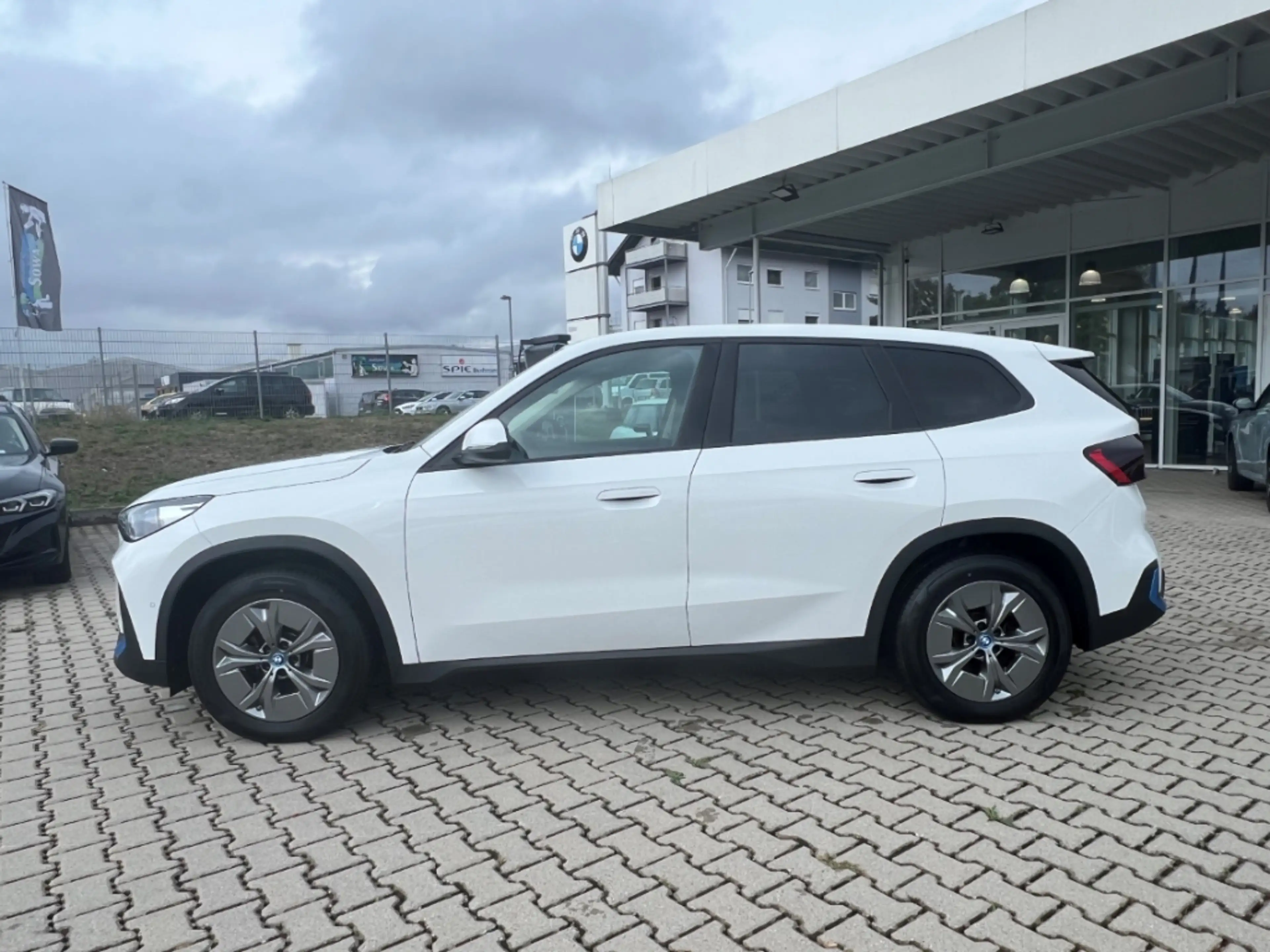 BMW iX1 xDrive 30 17''AHK Navi AdLED Parkass.AdMFahrw. Dri — photo 6