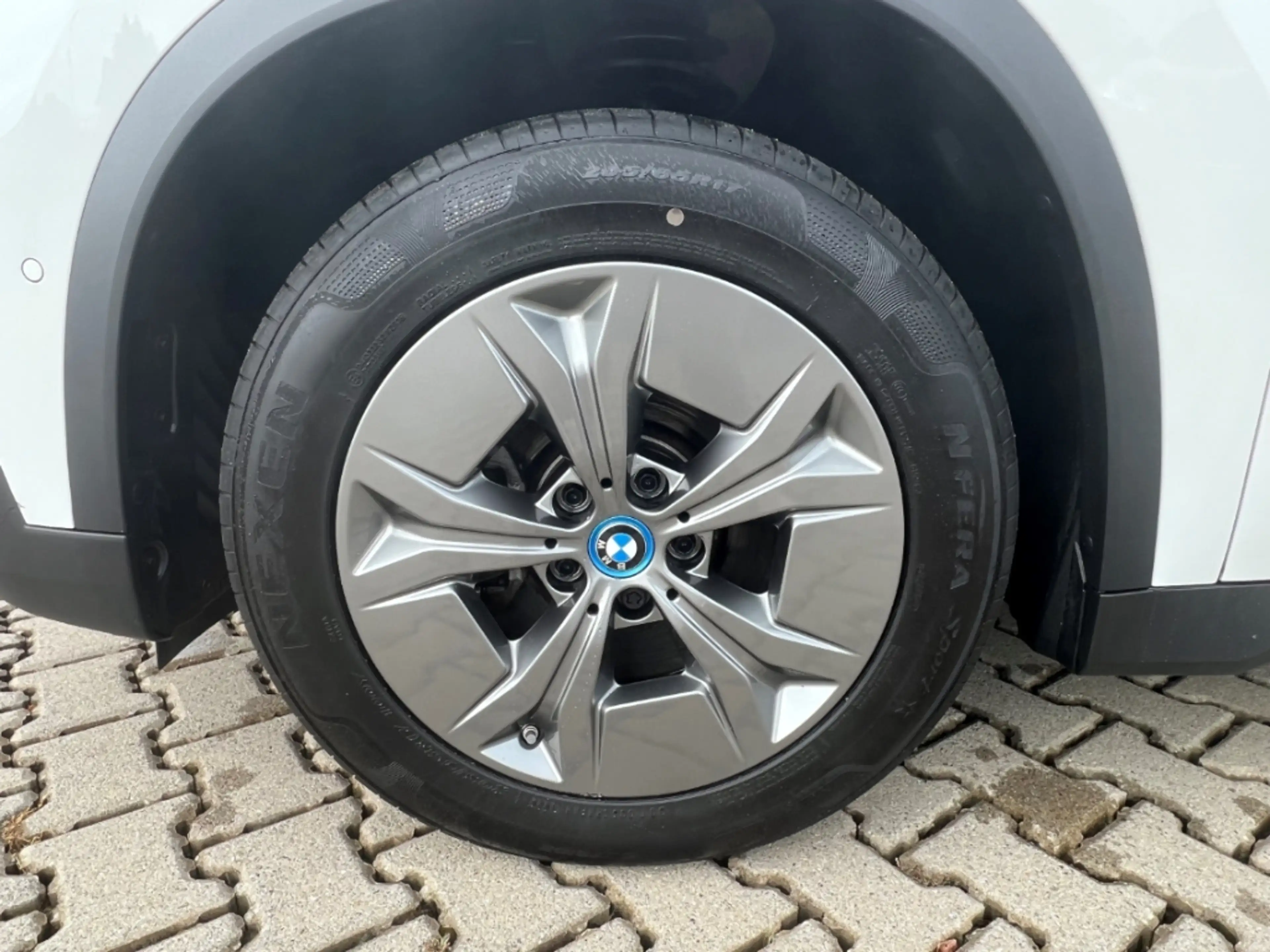 BMW iX1 xDrive 30 17''AHK Navi AdLED Parkass.AdMFahrw. Dri — photo 11