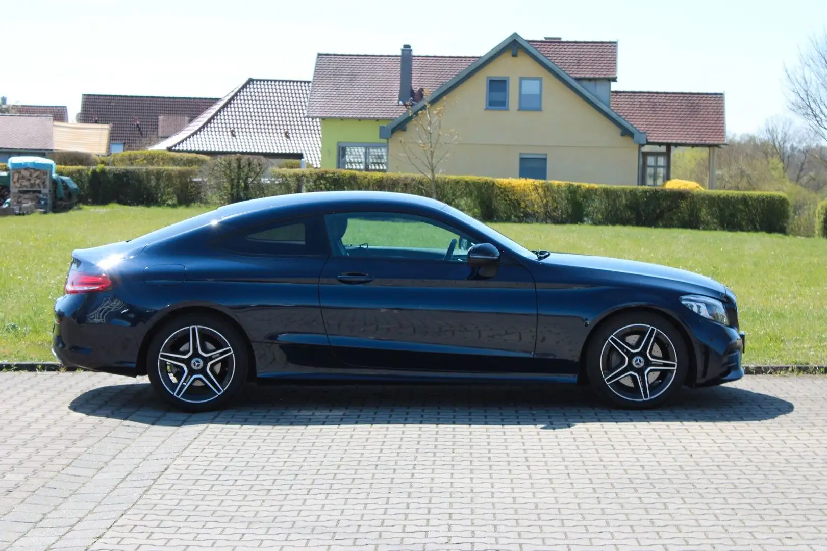 Mercedes-Benz C 300 C -Klasse Coupe C 300 d *AMG-Line*Multibeam*RFK* Blau - 2