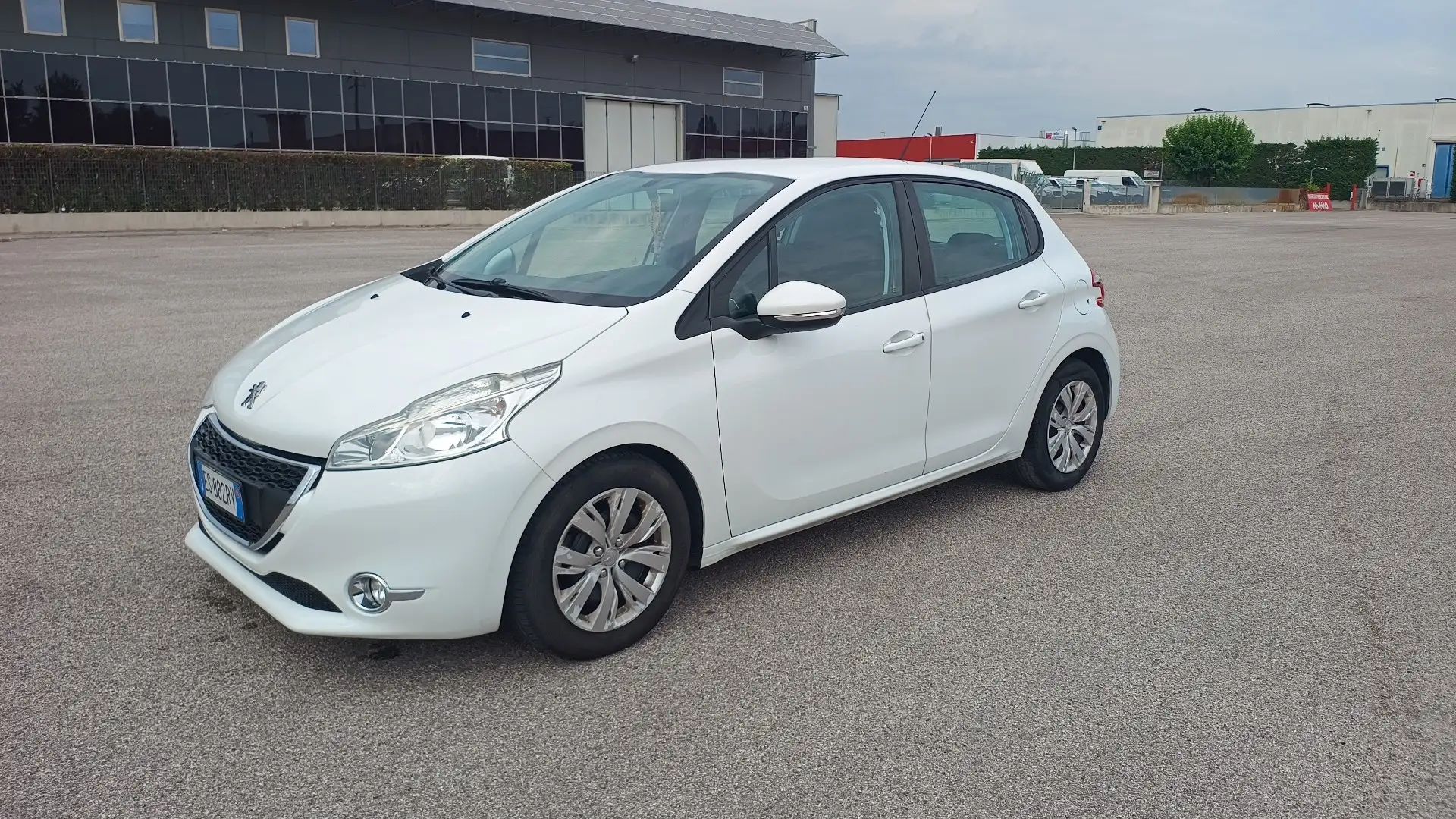 Peugeot 208 5p 1.6 e-hdi cambio automatico - 1