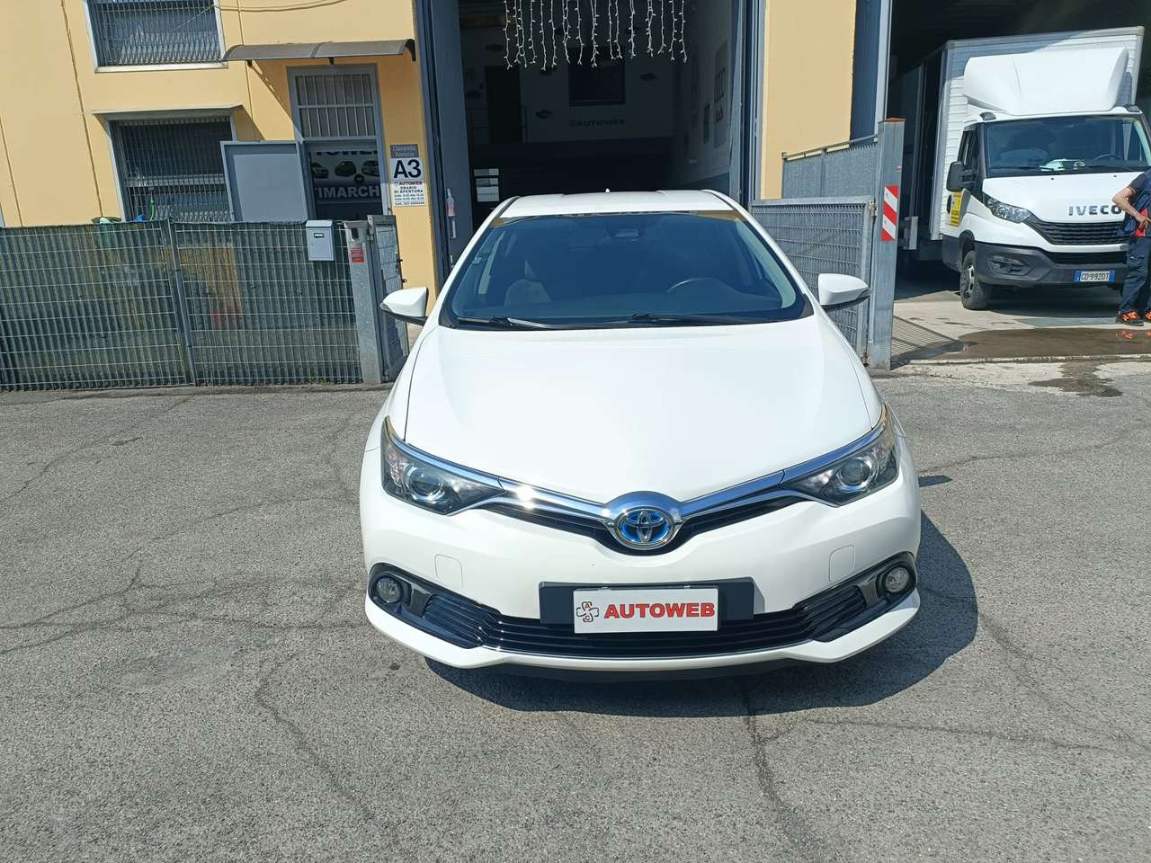Toyota Auris 1.8h Lounge cvt