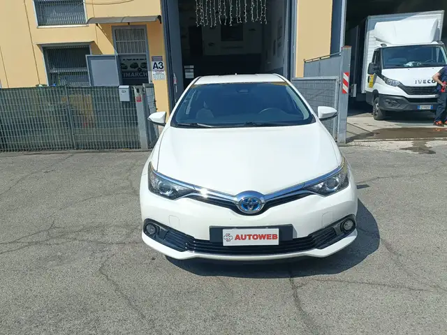 Toyota Auris 1.8h Lounge cvt