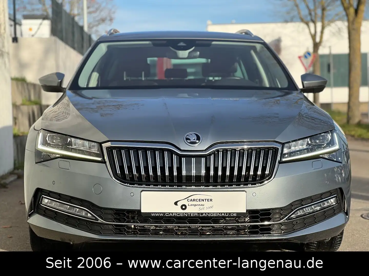 Skoda Superb Combi 2.0 TDI Premium Edition 4x4 Grau - 2