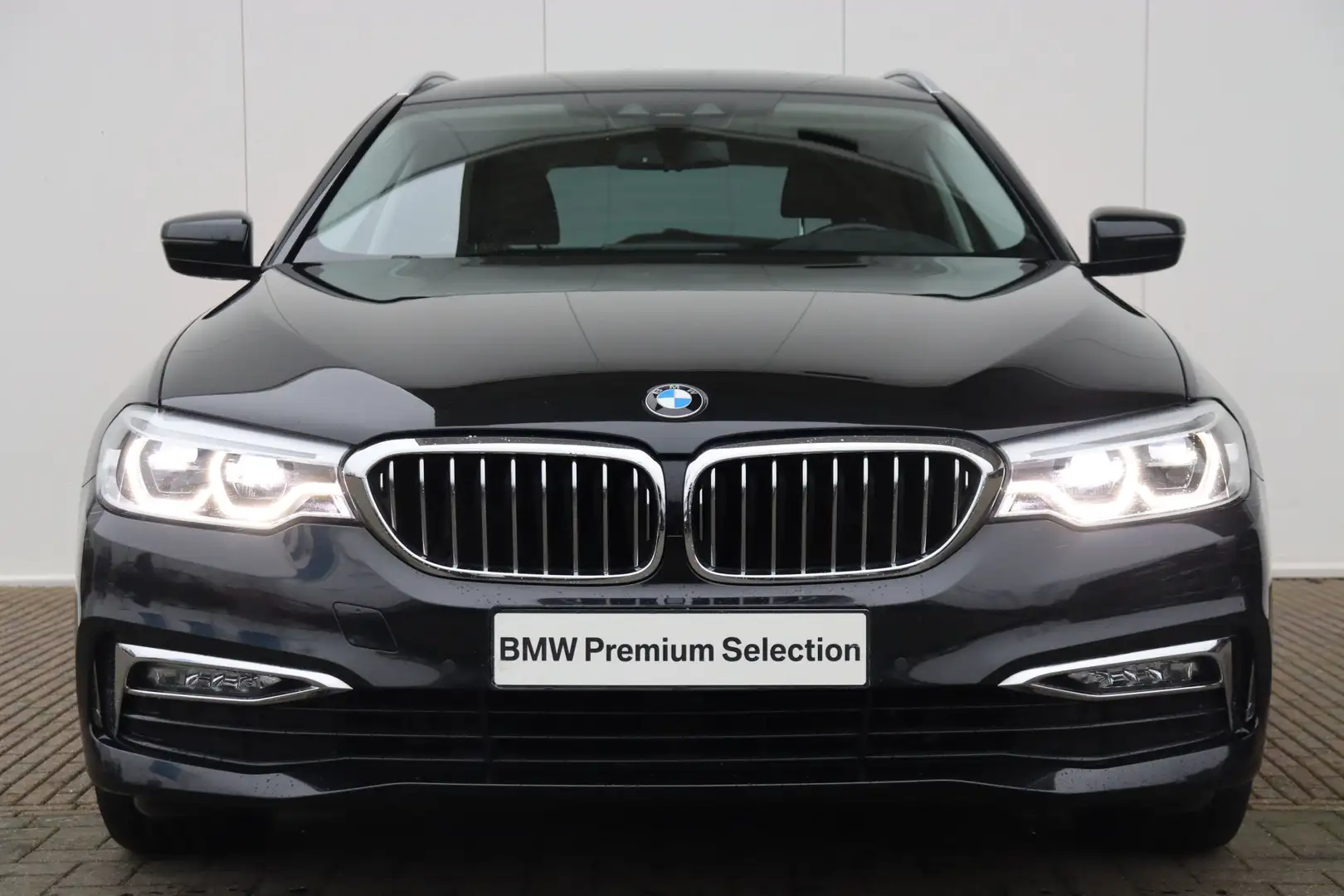 BMW 5 Serie Touring 520i | High Executive Luxury Line Zwart - 2