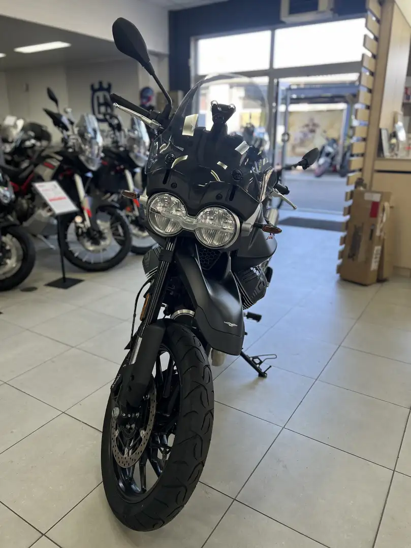Moto Guzzi V 85 TT Noir - 2