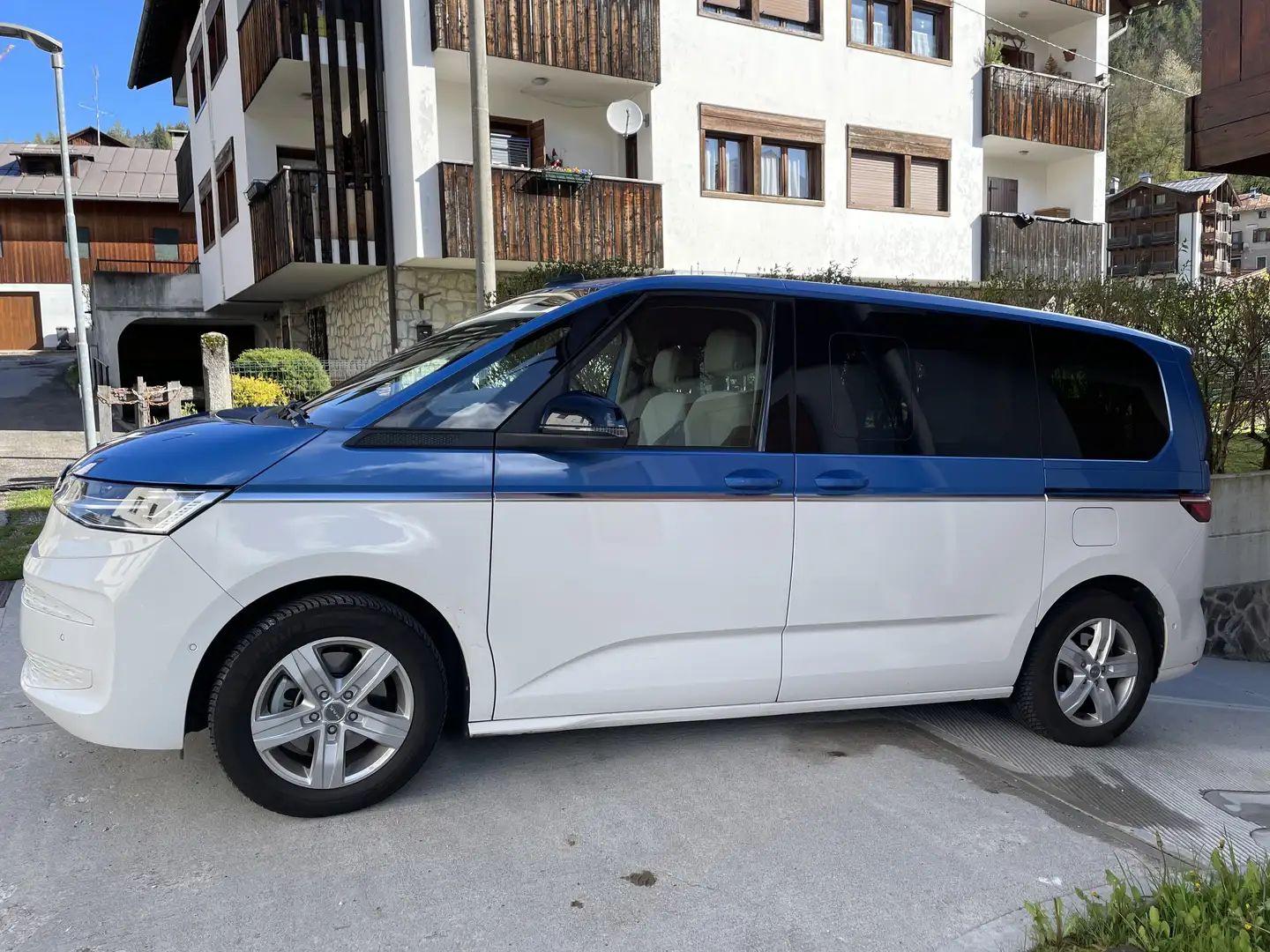Volkswagen T7 Multivan 1.4 tsi eh Style dsg 7p.ti - 1