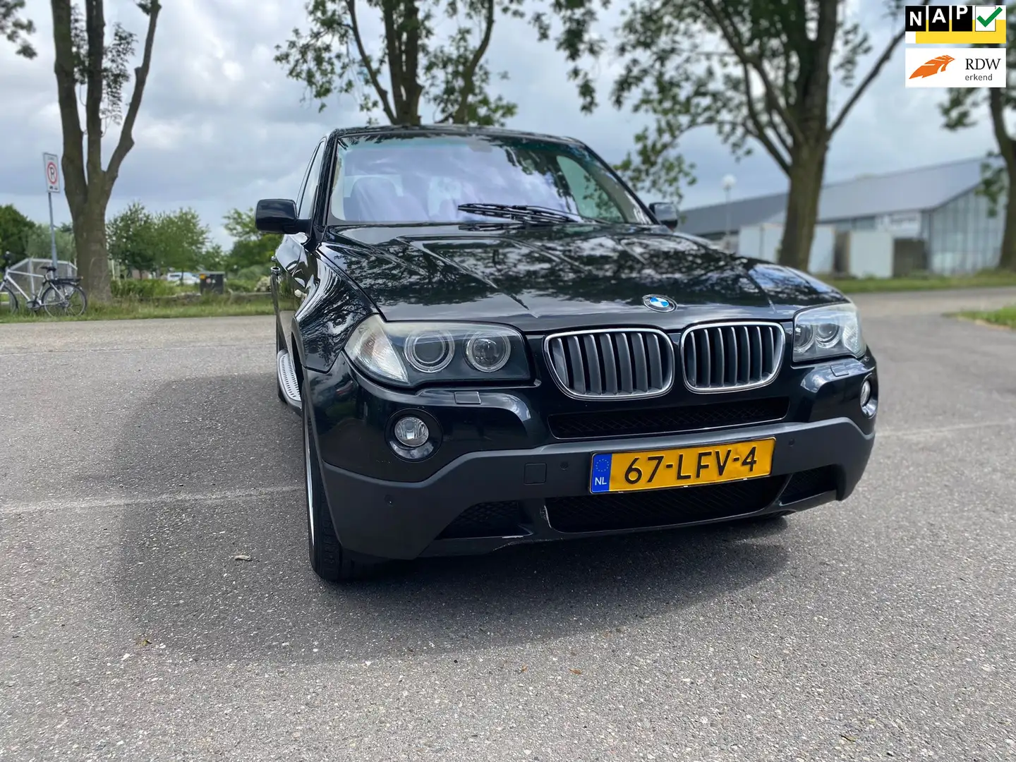 BMW X3 3.0si Executive- VELE OPTIES- PANAROMA DAK- AUTOMA Noir - 1