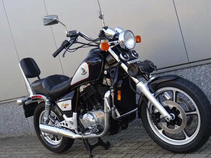 Honda VT 1100 - foto 2