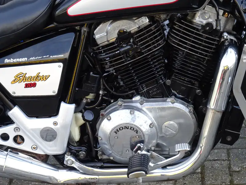 Honda VT 1100 - foto 4