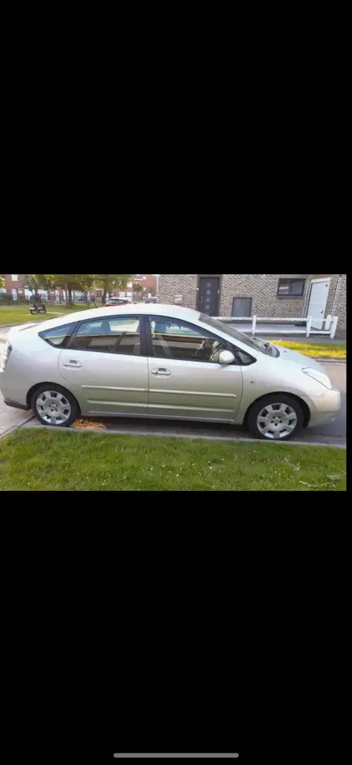 Toyota Prius (Hybrid) Stříbrná - 1