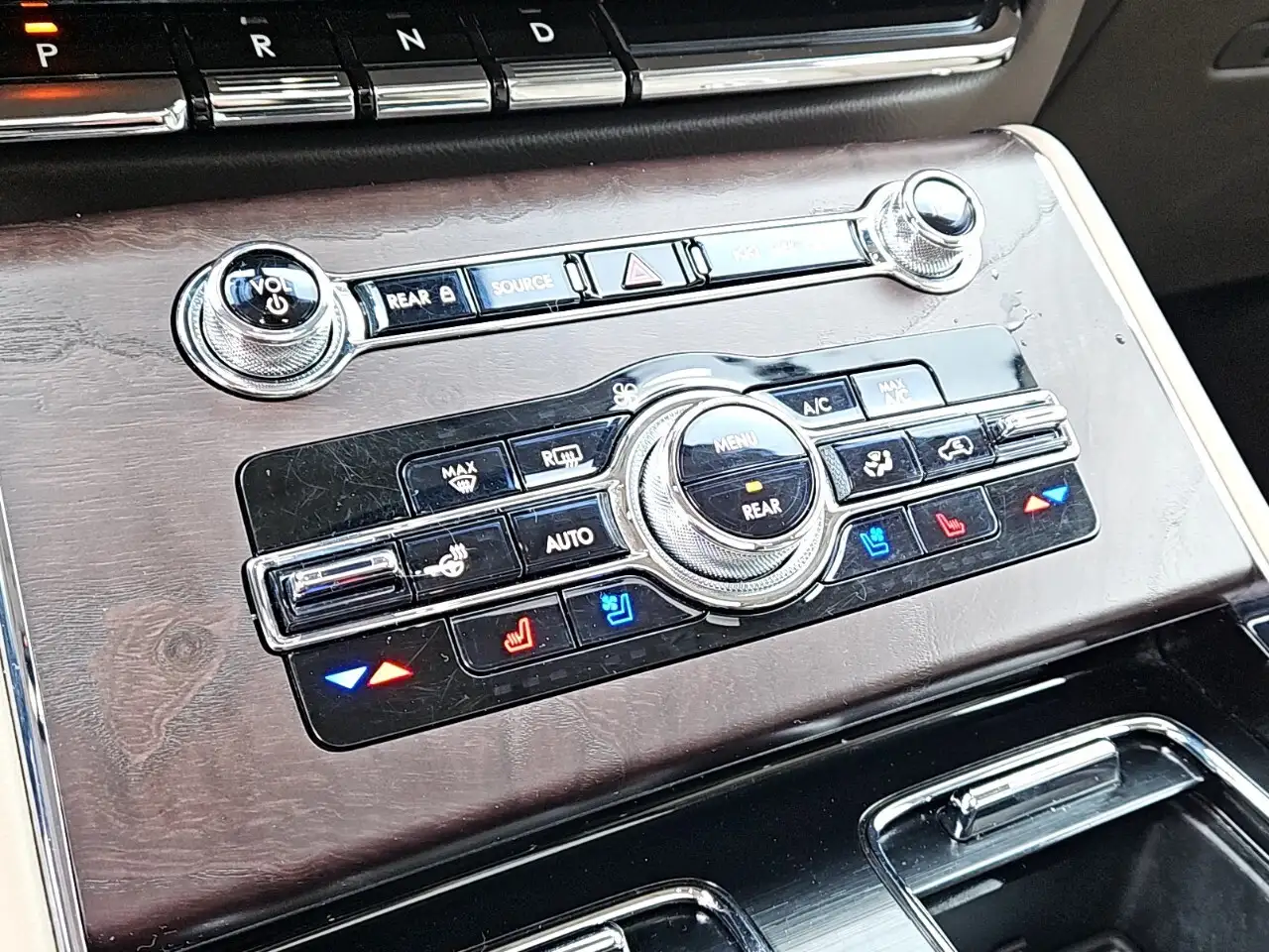 Lincoln Aviator снимка Lincoln Aviator