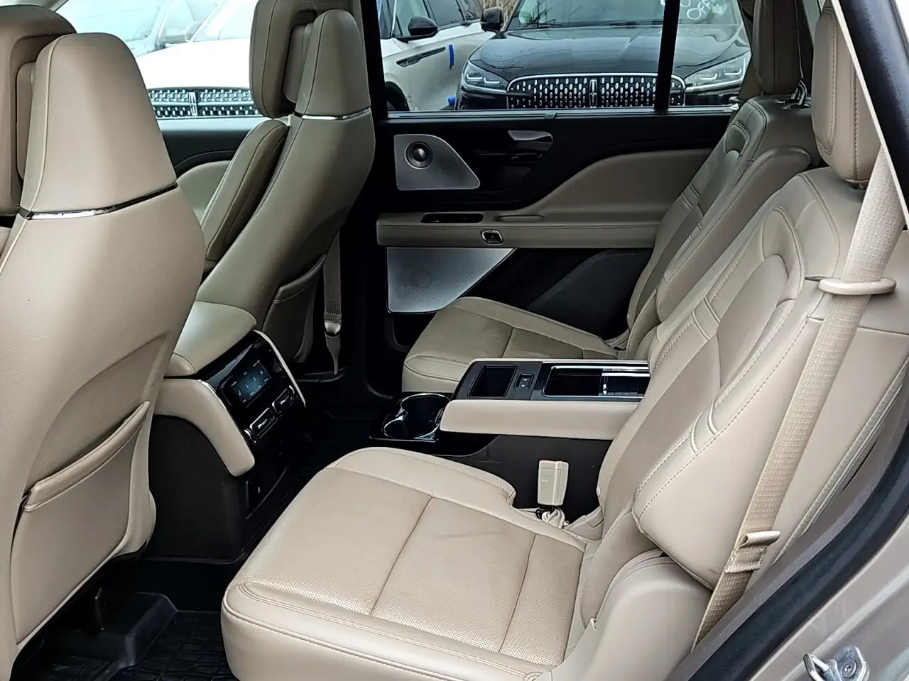Lincoln Aviator снимка Lincoln Aviator