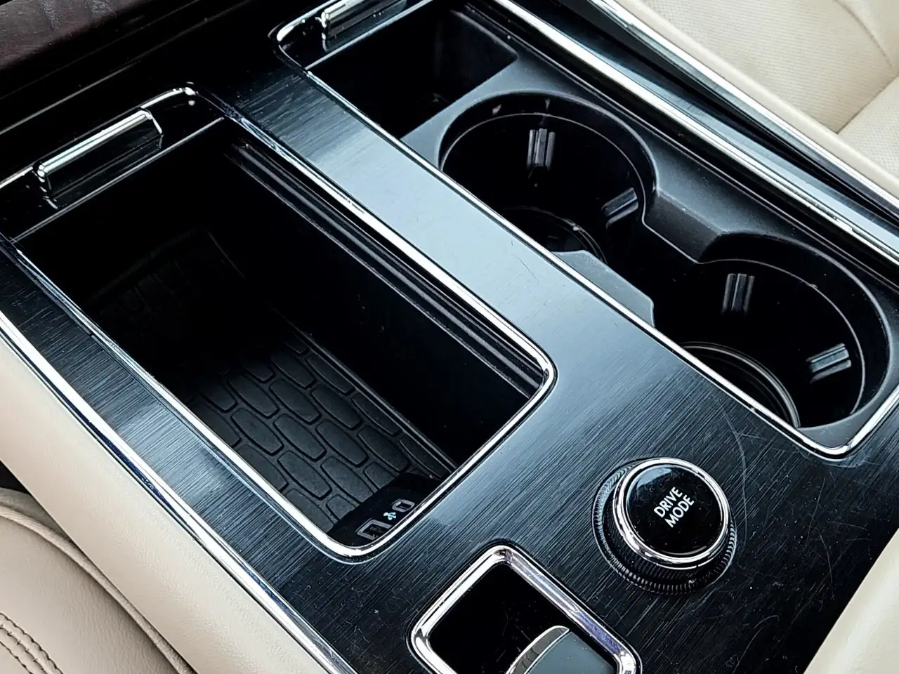 Lincoln Aviator снимка Lincoln Aviator
