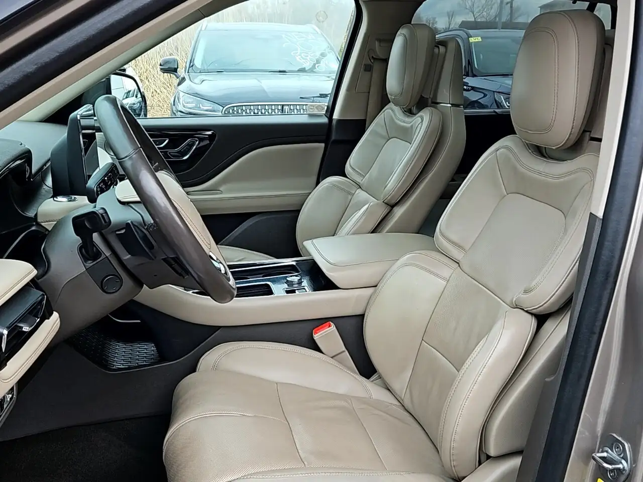 Lincoln Aviator снимка Lincoln Aviator