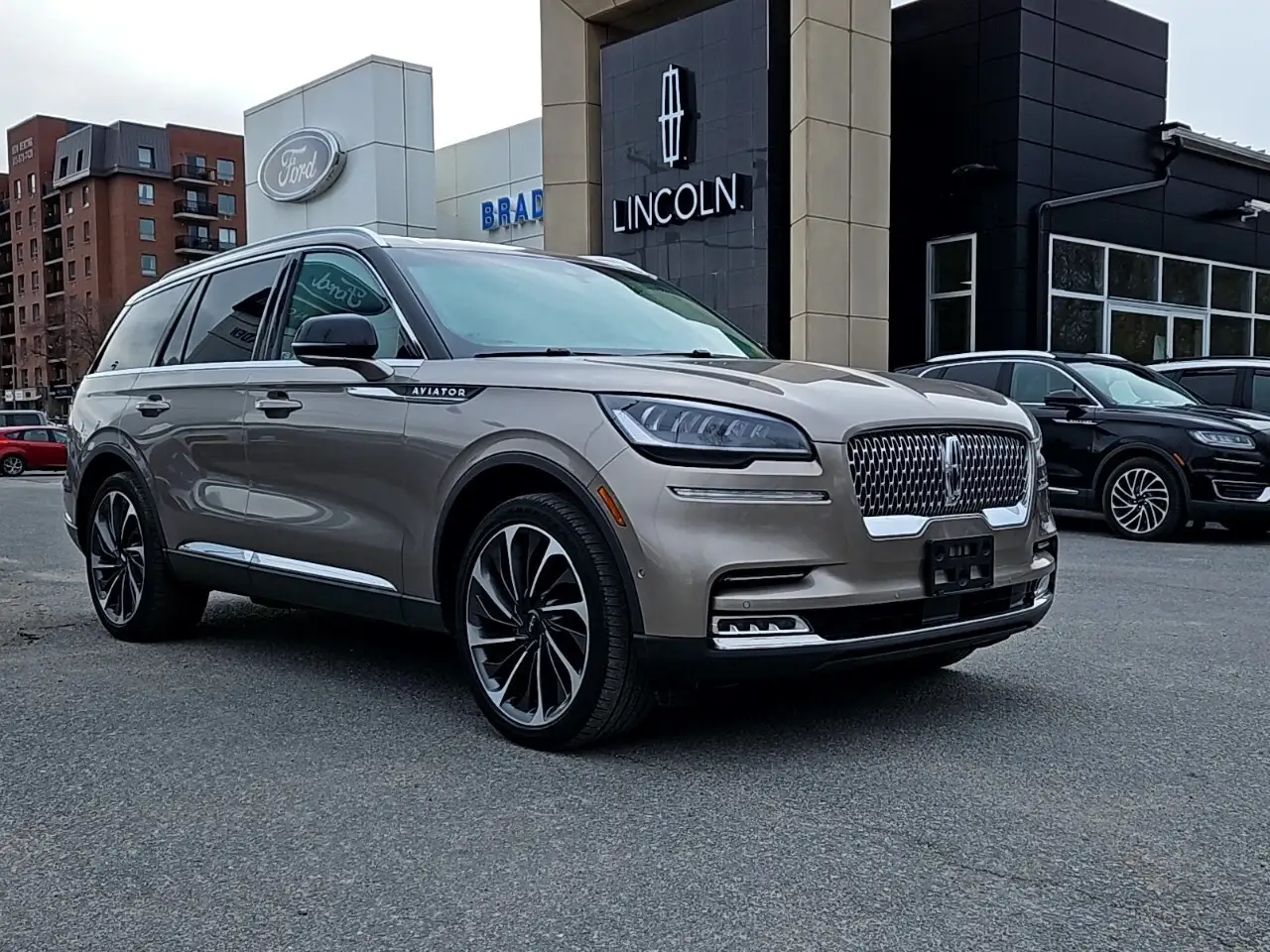 Lincoln Aviator снимка Lincoln Aviator