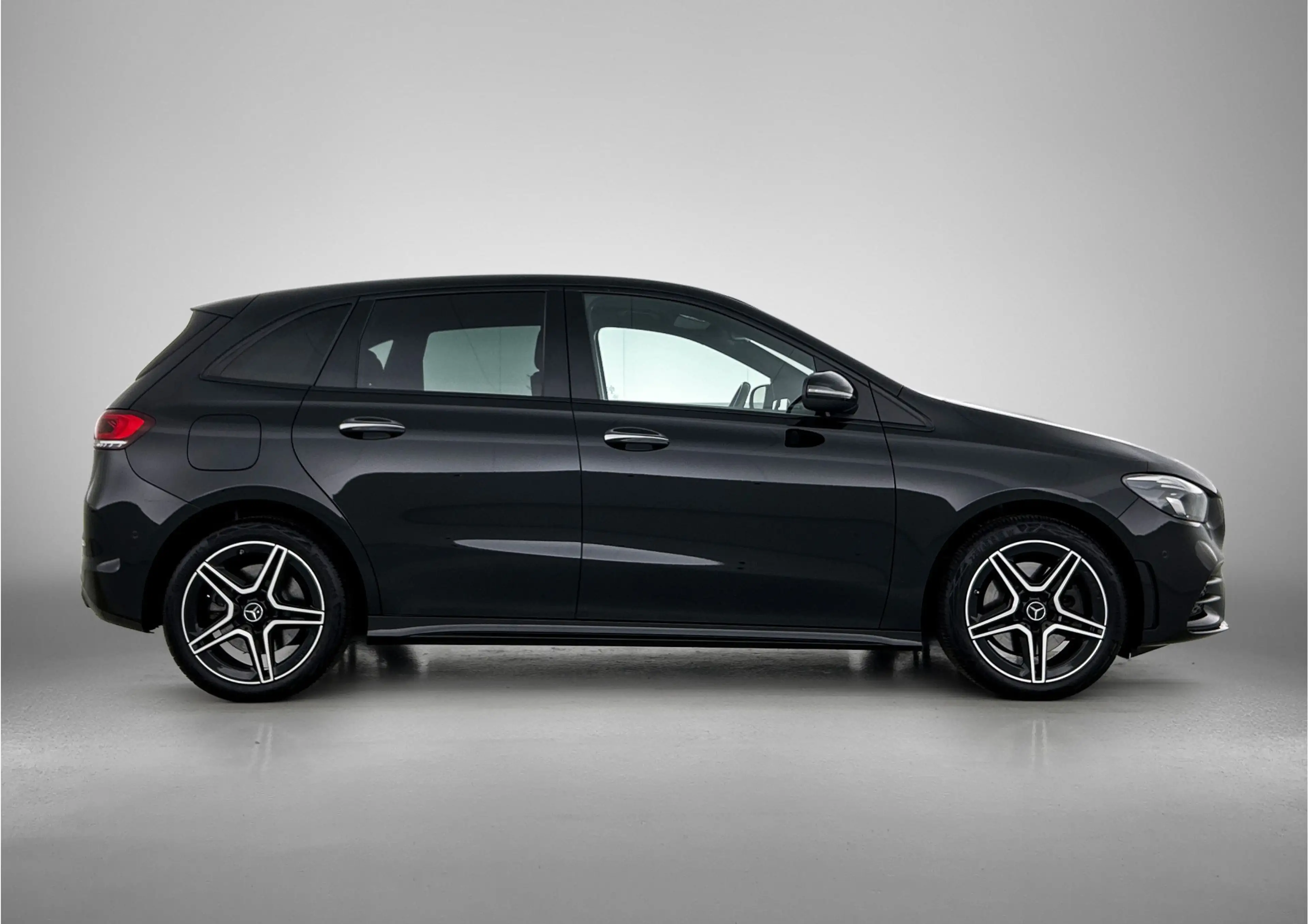 Mercedes-Benz B 250 e AMG Plug-In Hybride LIchtmetalen velgen | naviga — photo 12