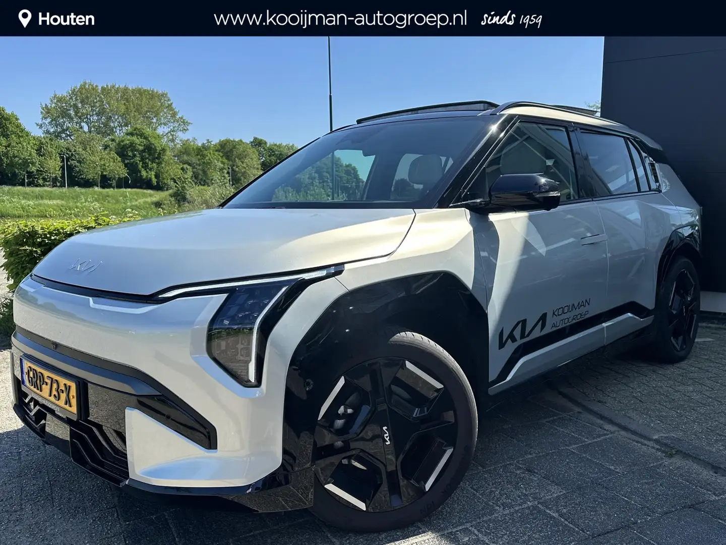 Kia EV3 GT-PlusLine 81.4 kWh , Direct Leverbaar!!!, KM-sta Gris - 1