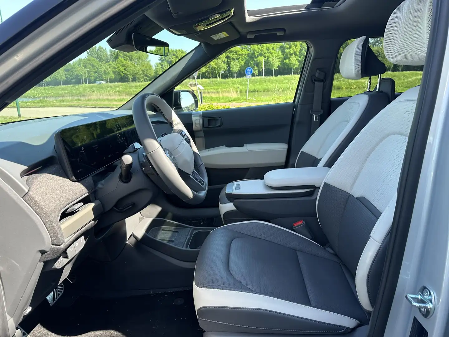 Kia EV3 GT-PlusLine 81.4 kWh , Direct Leverbaar!!!, KM-sta Gris - 2