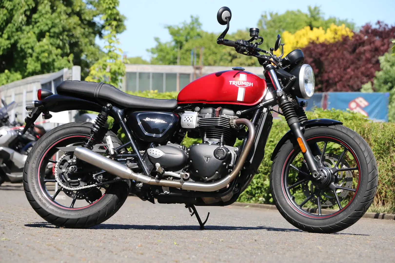 Triumph Street Twin 900 mit Zubehör Roşu - 2