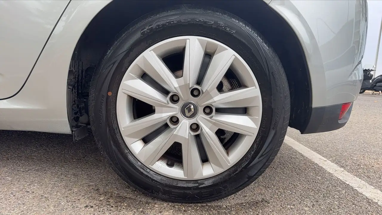 Renault Megane Berline — photo 19