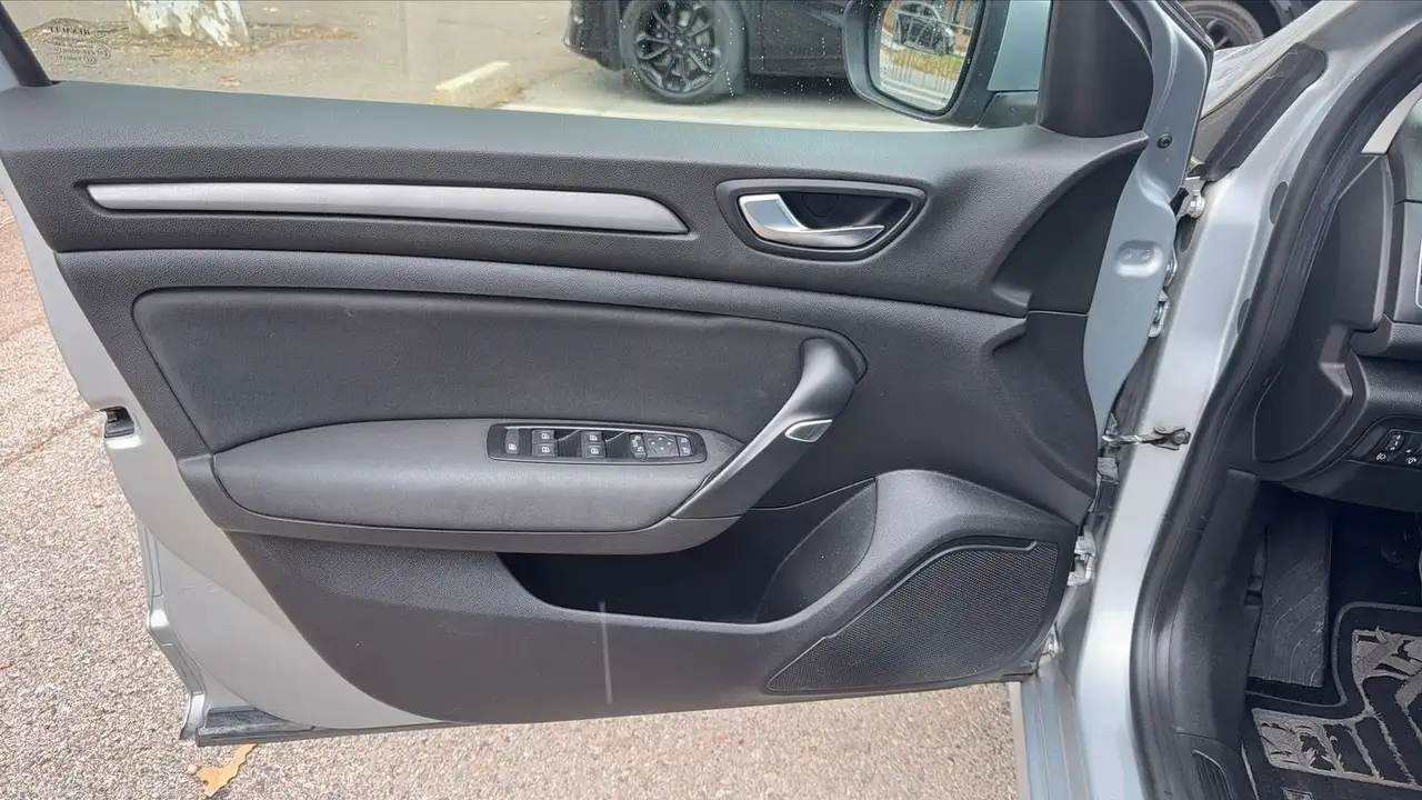 Renault Megane Berline — photo 7