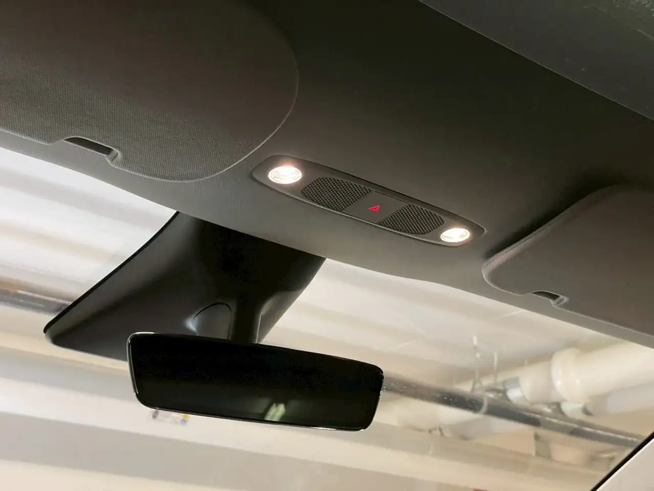 Tesla Model Y снимка Tesla Model Y