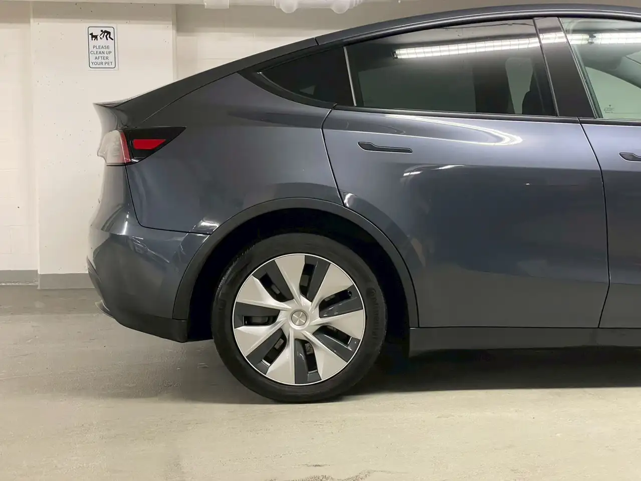 Tesla Model Y снимка Tesla Model Y